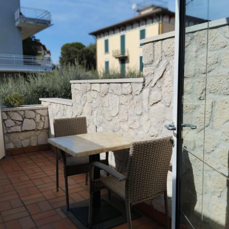 HOTEL Villa Lilla - Camera King con Vasca Idromassaggio - 2