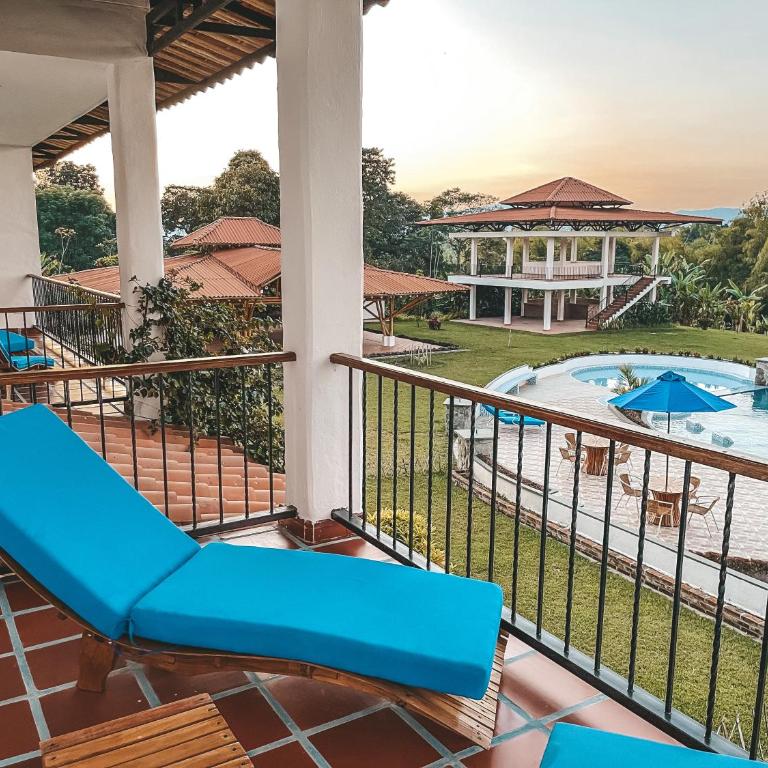 Casona Montañesa cerca Parque del Café - Quadruple Room with Balcony - 12