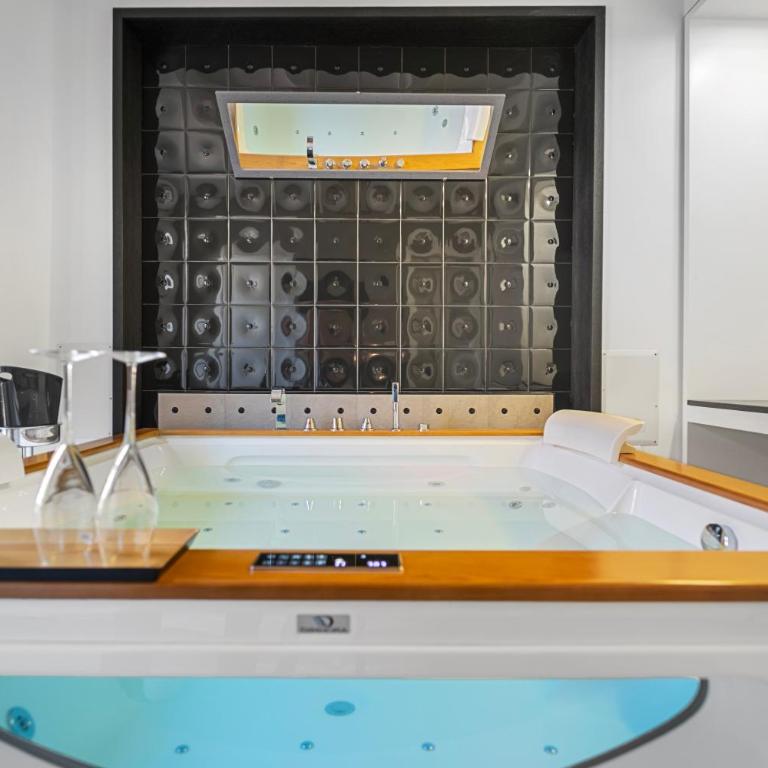 Ukiyo Suites And Rooms - Suite King con Vasca Idromassaggio - 5
