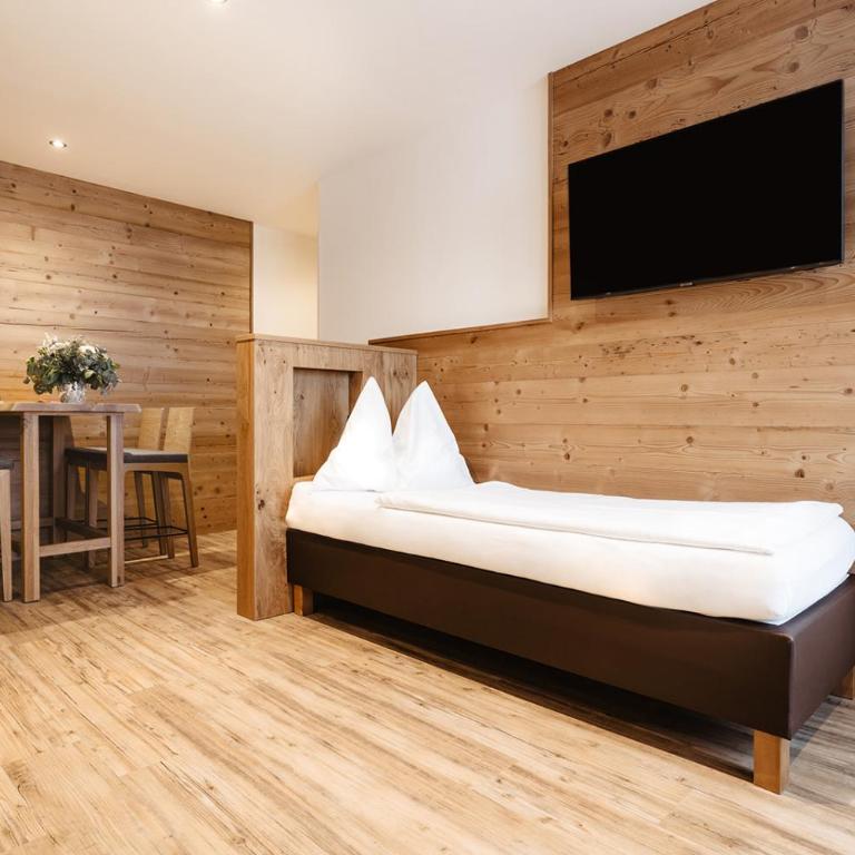 Embacher Sporthotel - Einzelzimmer mit Balkon - 4