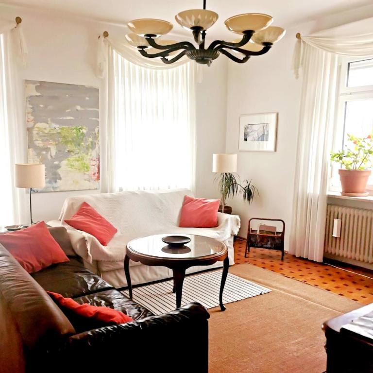 Villa Rosen - Ferienwohnungen - Apartment mit Blick auf die Berge - 1