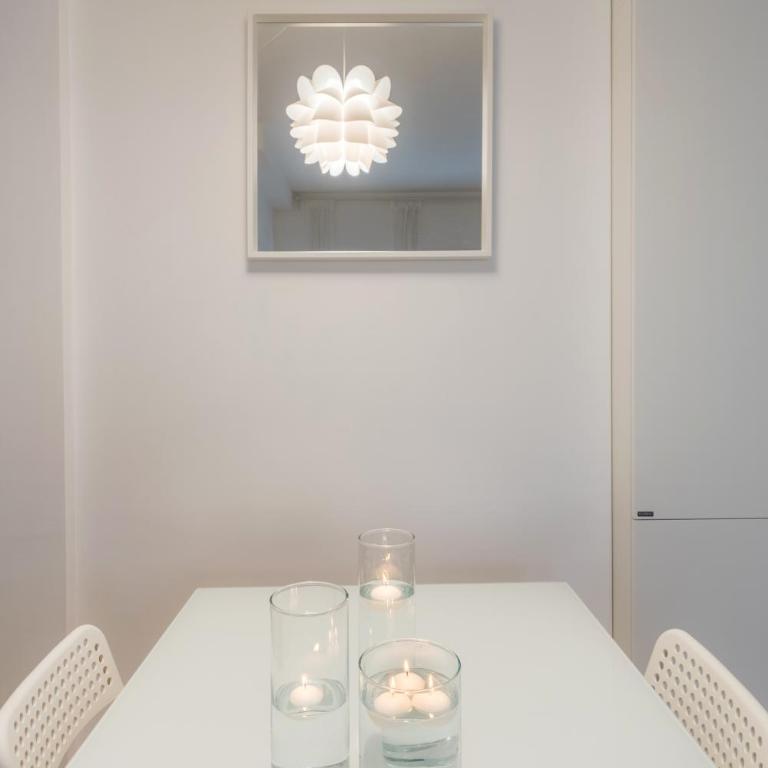 White Candle Apt, Close to San Pietro, Gemelli and City Center - Appartamento con 2 Camere da Letto - 5