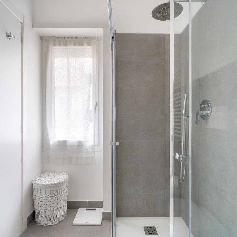 White Candle Apt, Close to San Pietro, Gemelli and City Center - Appartamento con 2 Camere da Letto - 13