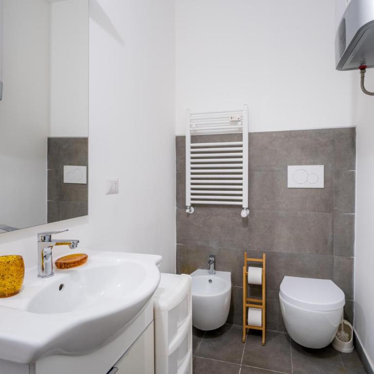 White Candle Apt, Close to San Pietro, Gemelli and City Center - Appartamento con 2 Camere da Letto - 6