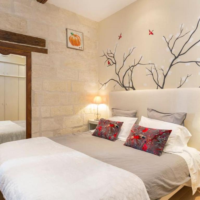 Typical 18th century flat, historical center - One-Bedroom Apartment - 1