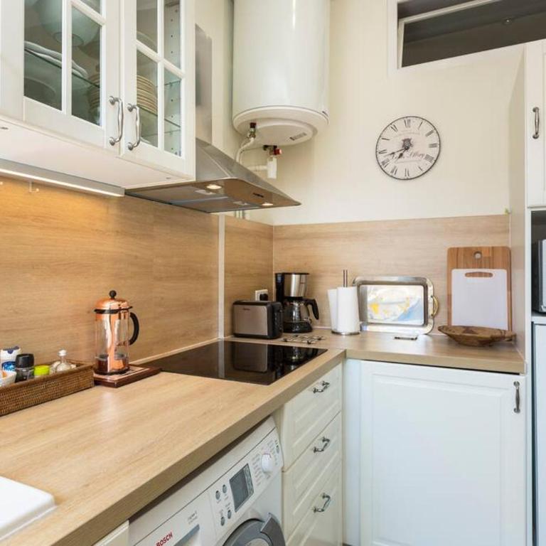 Typical 18th century flat, historical center - One-Bedroom Apartment - 4