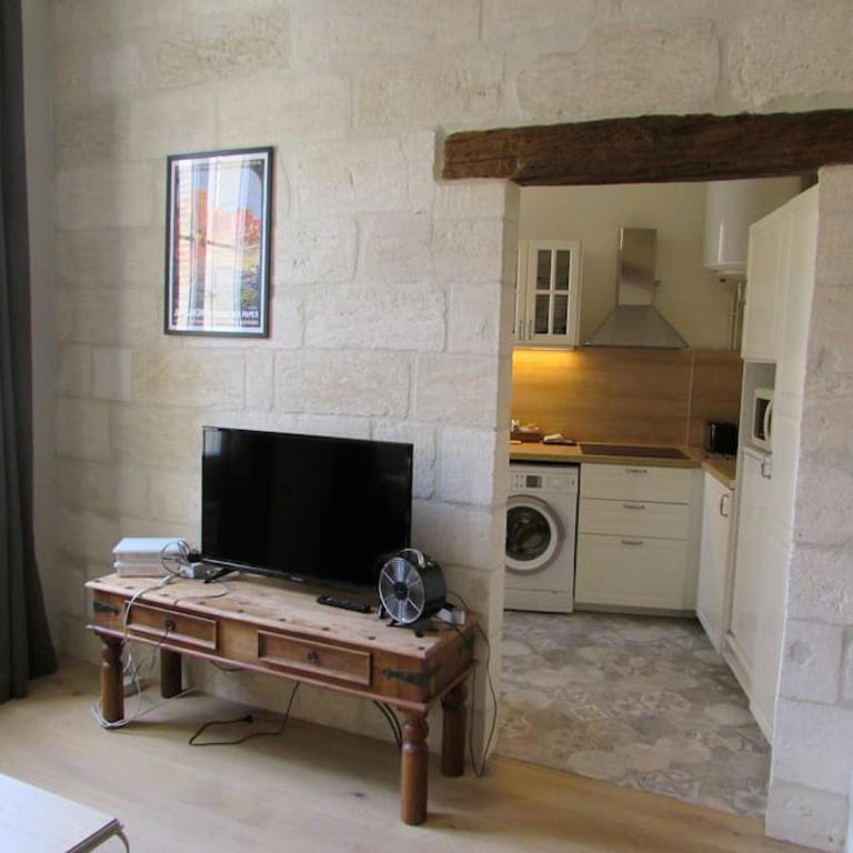 Typical 18th century flat, historical center - One-Bedroom Apartment - 8