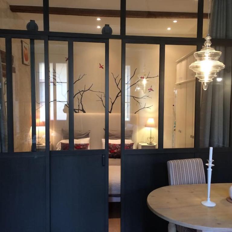 Typical 18th century flat, historical center - One-Bedroom Apartment - 15