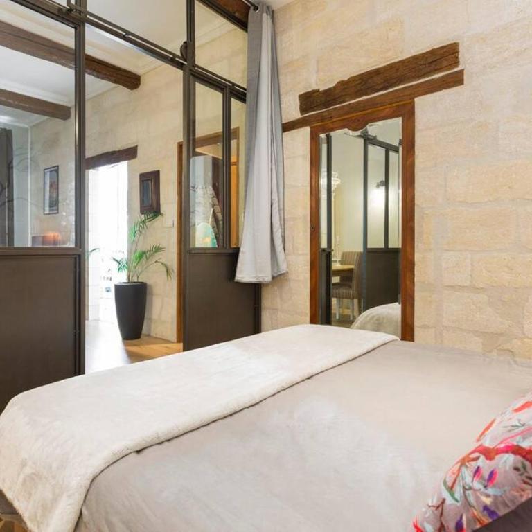 Typical 18th century flat, historical center - One-Bedroom Apartment - 17