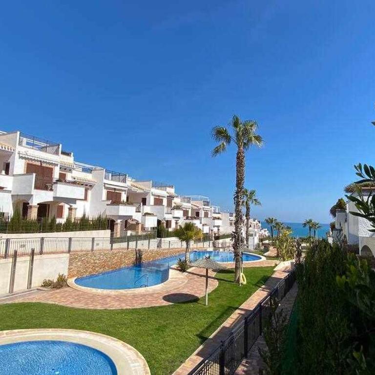Impresionante piso en planta baja cerca al mar! - Apartamento con vistas a la piscina - 16