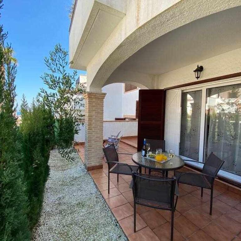 Impresionante piso en planta baja cerca al mar! - Apartamento con vistas a la piscina - 14