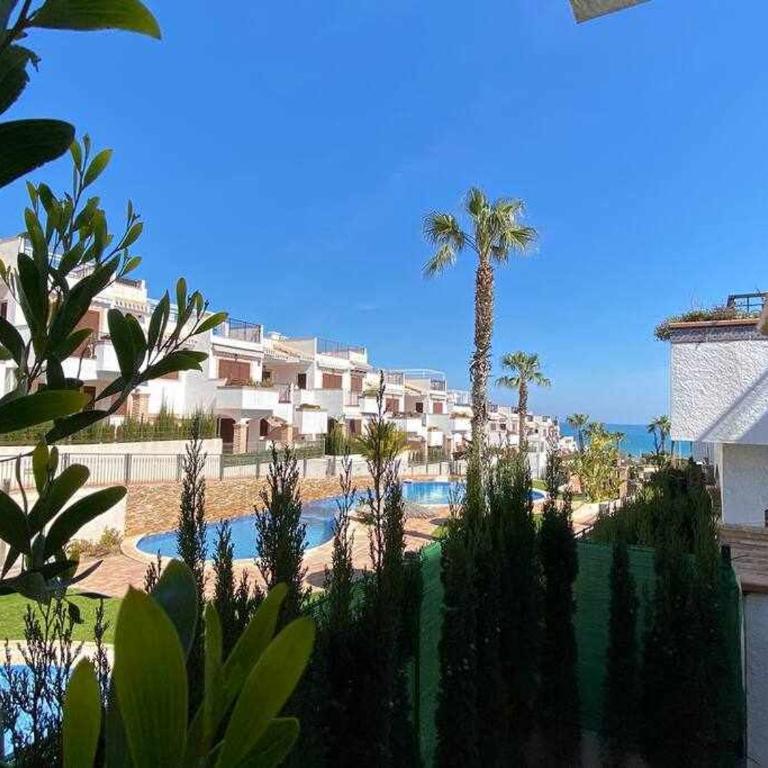 Impresionante piso en planta baja cerca al mar! - Apartamento con vistas a la piscina - 15