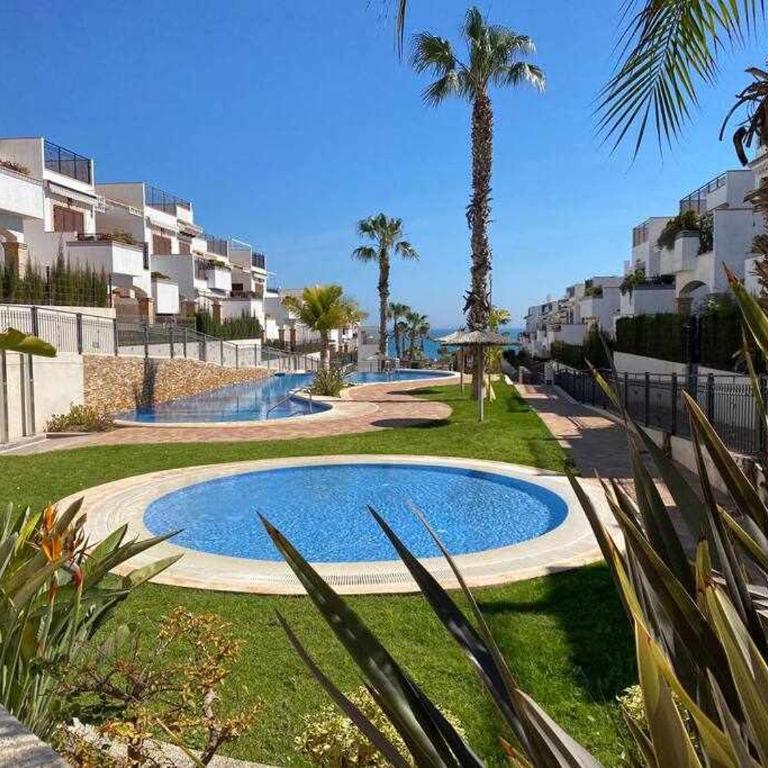 Impresionante piso en planta baja cerca al mar! - Apartamento con vistas a la piscina - 25