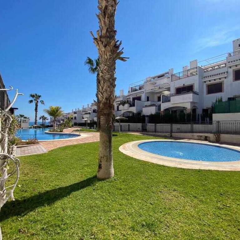 Impresionante piso en planta baja cerca al mar! - Apartamento con vistas a la piscina - 27