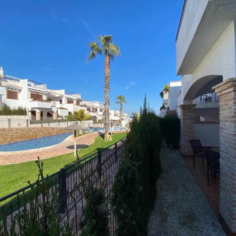 Impresionante piso de planta baja cerca al mar! - Apartment with Pool View - 13