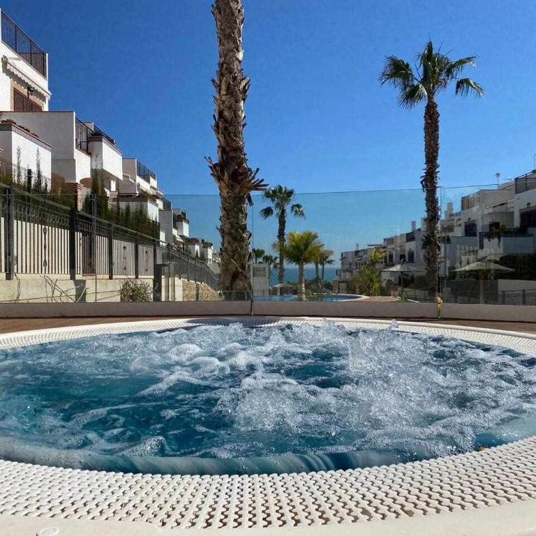 Impresionante piso de planta baja cerca al mar! - Apartment with Pool View - 19