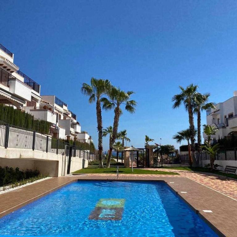 Impresionante piso de planta baja cerca al mar! - Apartment with Pool View - 24