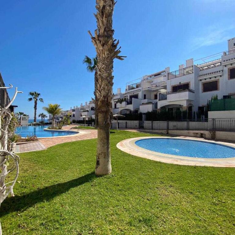 Impresionante piso de planta baja cerca al mar! - Apartment with Pool View - 33