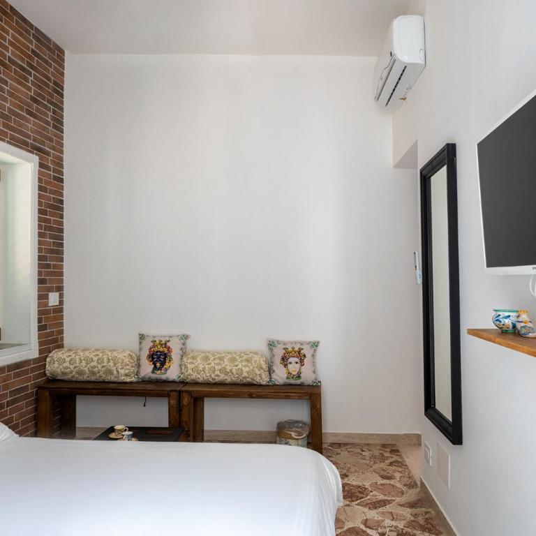 A Calata Rooms - Camera Matrimoniale con Balcone - 8
