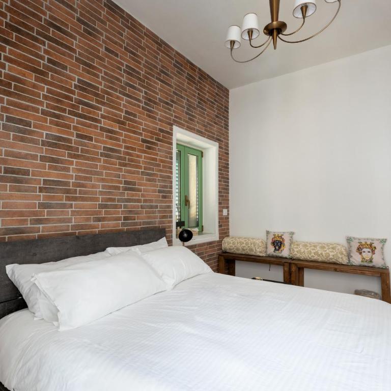 A Calata Rooms - Camera Matrimoniale con Balcone - 9