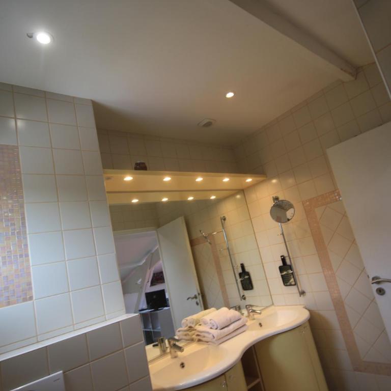 Chambres d'Hôtes LA PASTOURELLE Royan centre - Comfort Double Room with Private Bathroom - 35