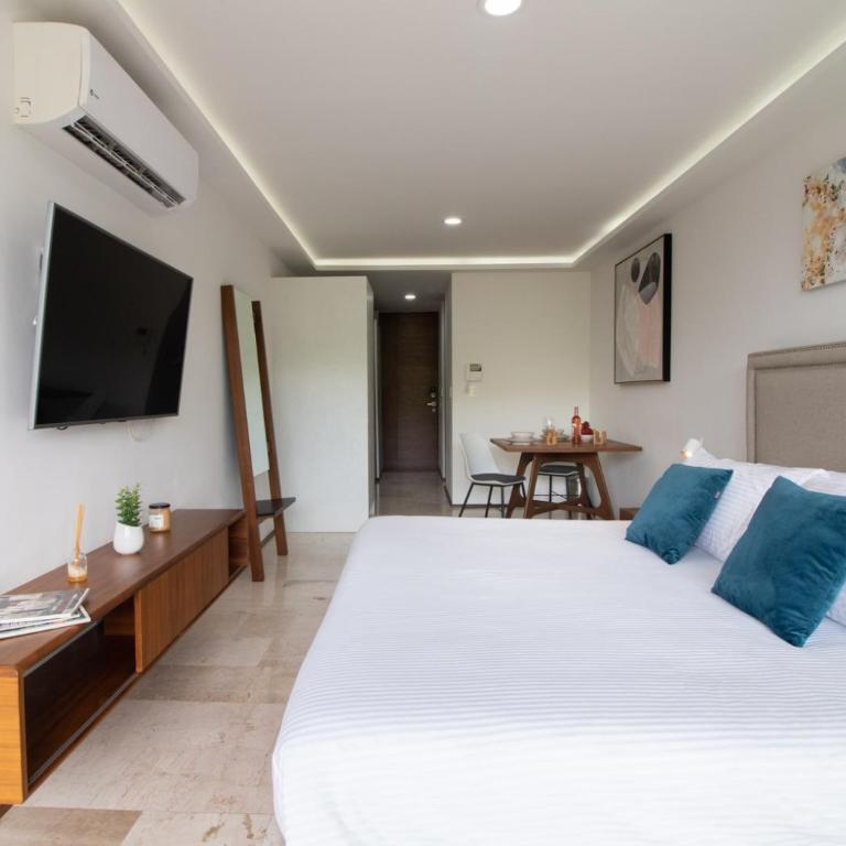 One Paralia - Studio Balcony & Rooftop Pool - 6