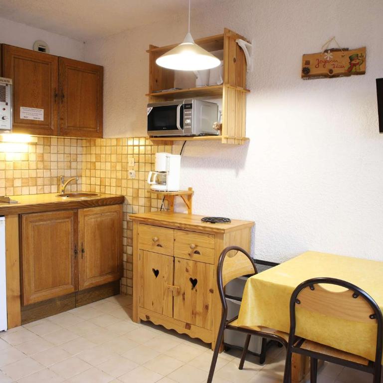 Studio cosy 3 couchages, balcon sud, skis aux pieds, commerces à proximité - Auris en Oisans - FR-1-297-74 - Apartamento (3 adultos) - 12
