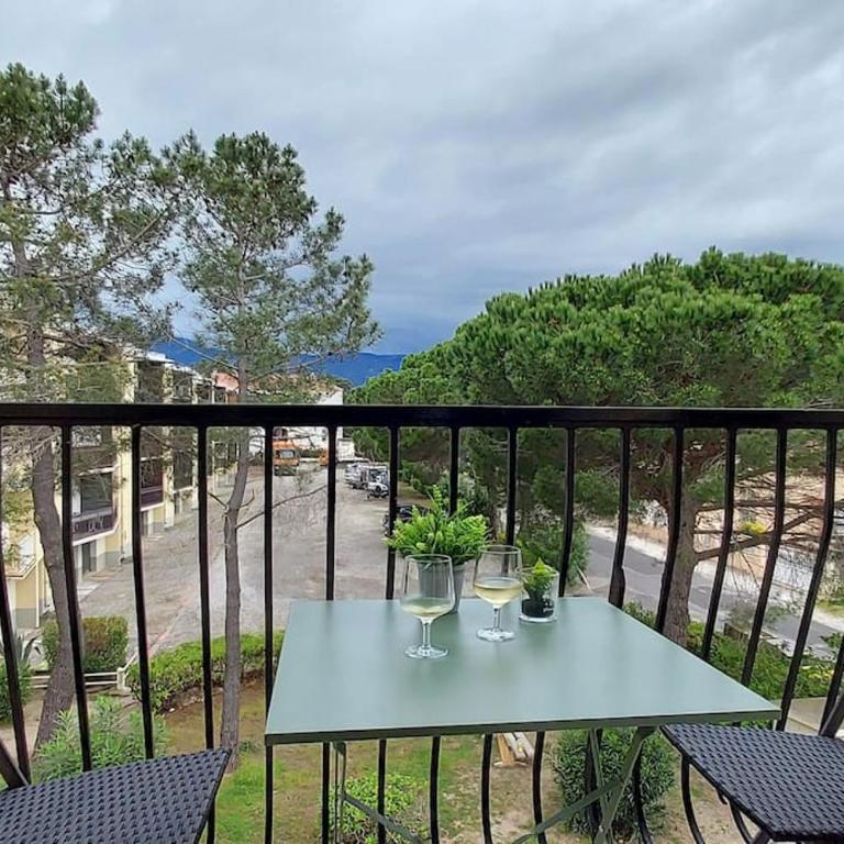 Appartement rénové avec balcon à 100 m de la plage - Appartement 1 Chambre - 3