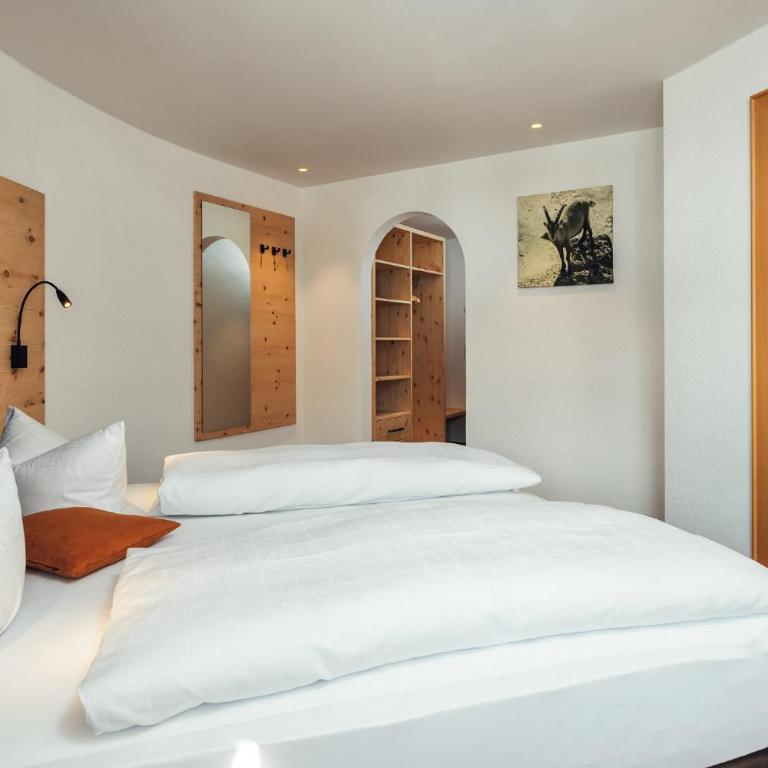 Hotel Edelweiss Superior - Doppelzimmer mit Balkon - 3