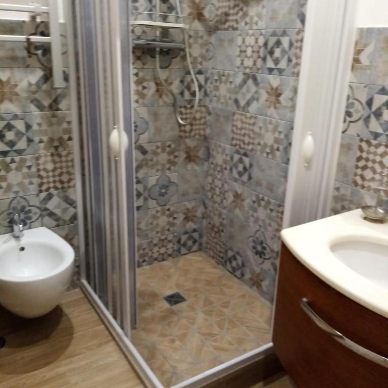 Largo Otranto - Guest House - Camera Matrimoniale con Bagno Privato - 11