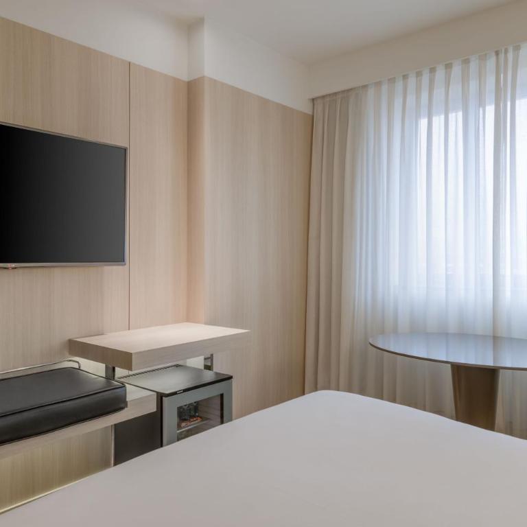 AC Hotel Córdoba by Marriott - Habitación Estándar con 1 cama grande - 4