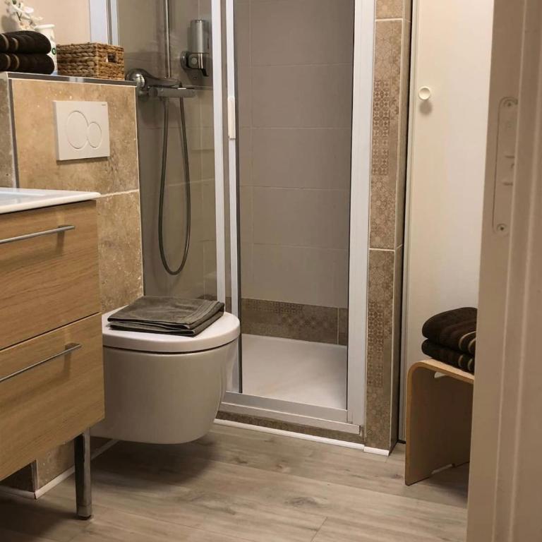 Côte d'Azur joli studio 3 étoiles , 50m plage, climatisation , parking privé - Appartement 1 Chambre - 6