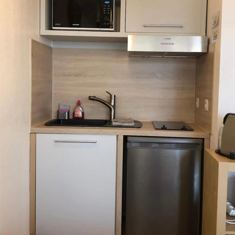 Côte d'Azur joli studio 3 étoiles , 50m plage, climatisation , parking privé - Appartement 1 Chambre - 11