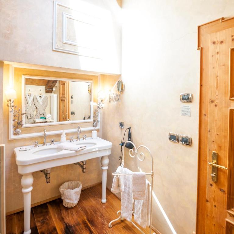 Villa Orso Grigio - King Suite with Spa Bath and Turkish Bath - 5