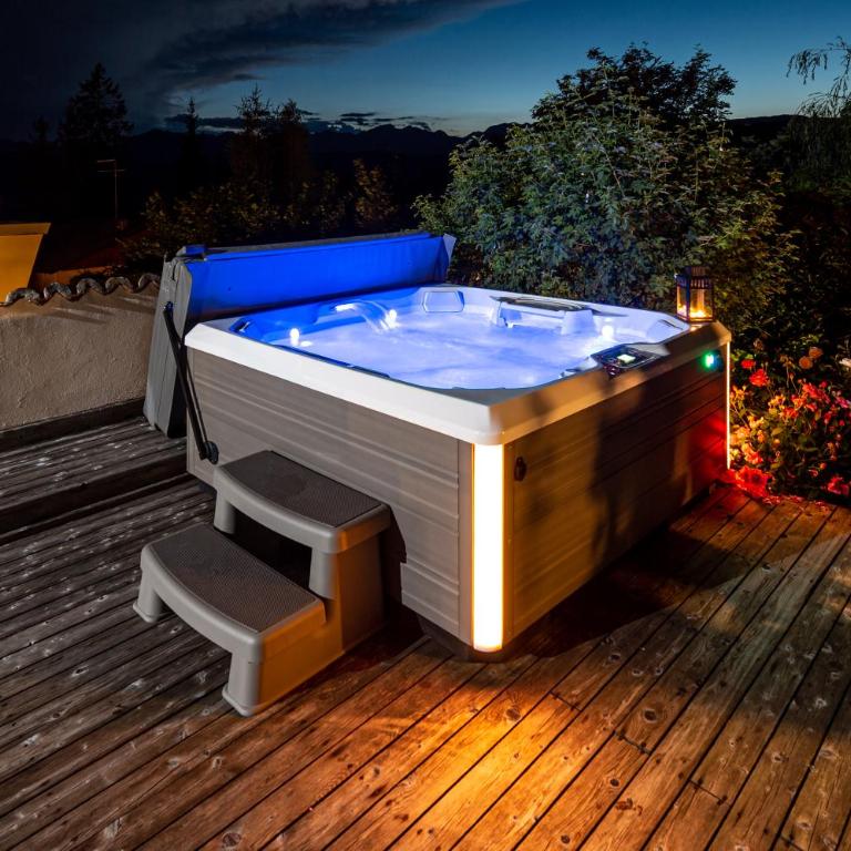 Villa Orso Grigio - Suite with External Hot Tub - 2