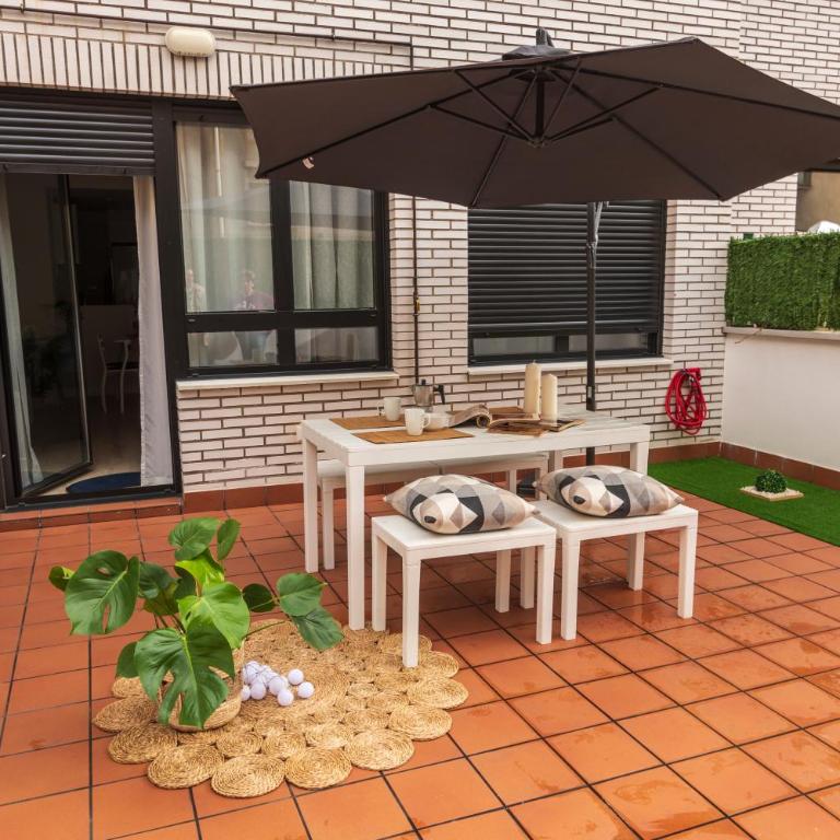 LA TERRAZA DE LA VEGA - Ubicación inmejorable , wifi , terraza y parking gratuito - Apartamento de 1 dormitorio - 1