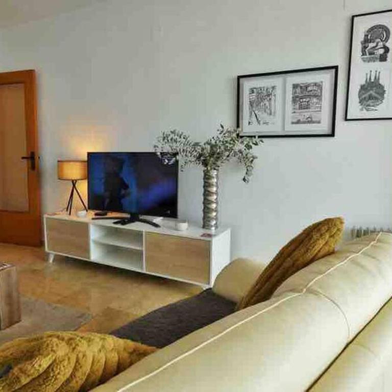 Lovely 2 bedroom apartment 2nd line to beach - Two-Bedroom Apartment - 16