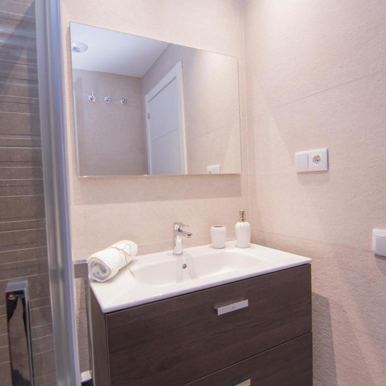 LA TERRAZA DE LA VEGA - Ubicación inmejorable , wifi , terraza y parking gratuito - Apartamento de 1 dormitorio - 26