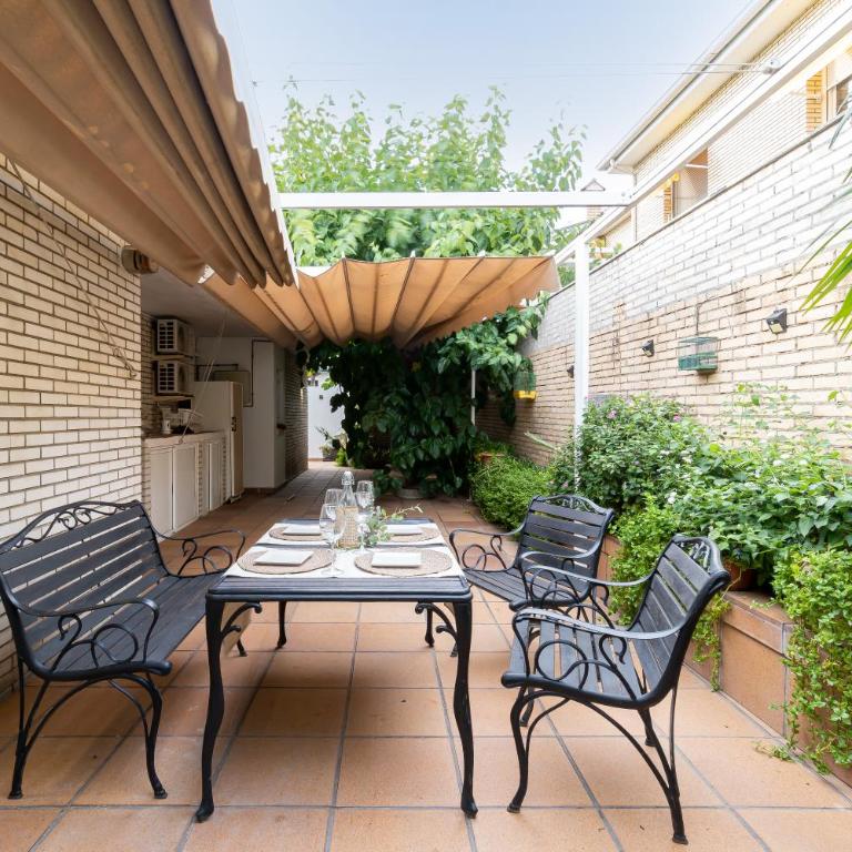 "Charm & Cozy 4BR - 3BA with Pool & Barbecue" - Four-Bedroom House - 39