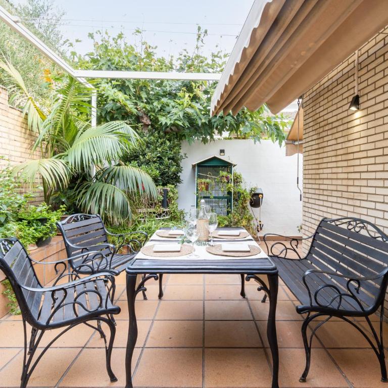 "Charm & Cozy 4BR - 3BA with Pool & Barbecue" - Four-Bedroom House - 38
