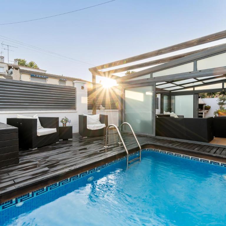 "Charm & Cozy 4BR - 3BA with Pool & Barbecue" - Four-Bedroom House - 45