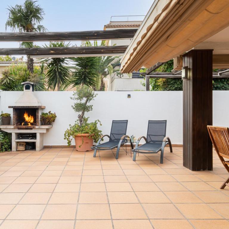 "Charm & Cozy 4BR - 3BA with Pool & Barbecue" - Four-Bedroom House - 43