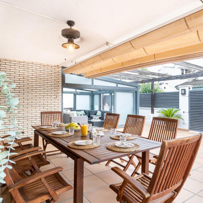 "Charm & Cozy 4BR - 3BA with Pool & Barbecue" - Four-Bedroom House - 41