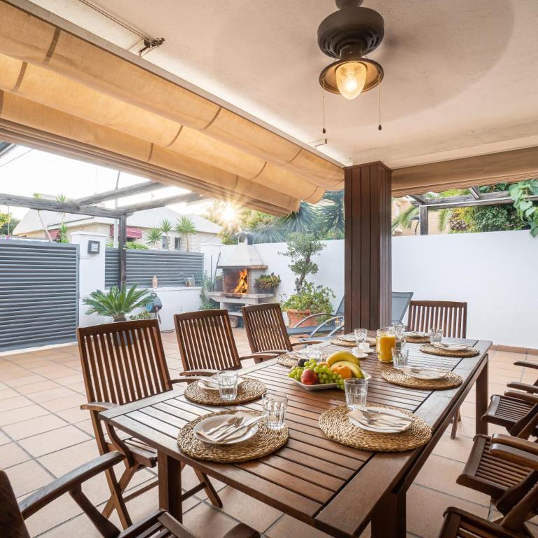 "Charm & Cozy 4BR - 3BA with Pool & Barbecue" - Four-Bedroom House - 40