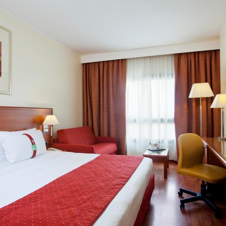 Holiday Inn Cagliari by IHG - Camera King Premium con Divano-Letto - 7