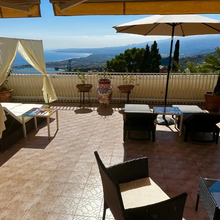 Villa Greta Hotel Rooms & Suites - Suite with Terrace - 16