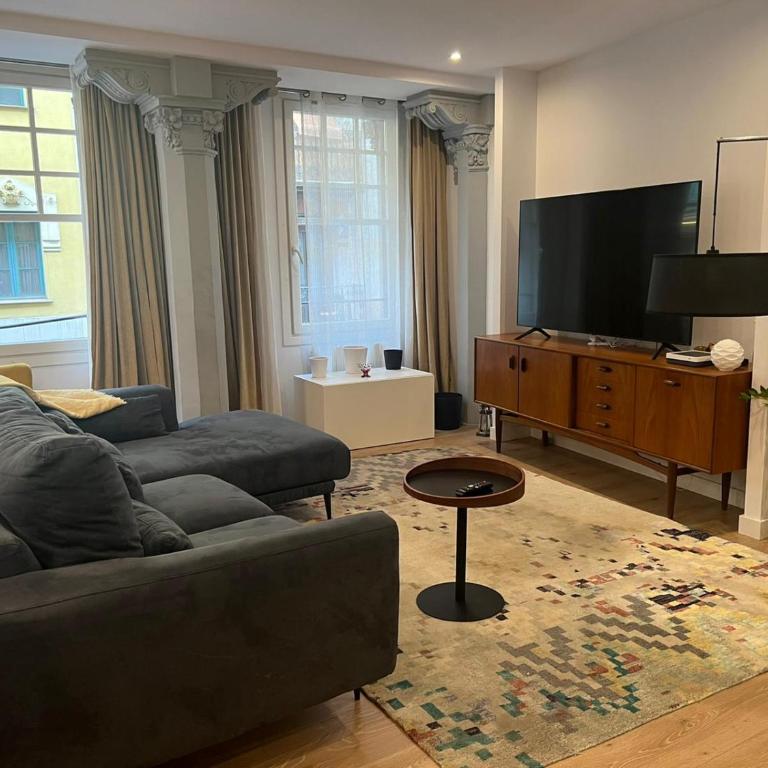 Palacete Frente al Casco Viejo de Bilbao - Apartamento de 2 dormitorios - 1