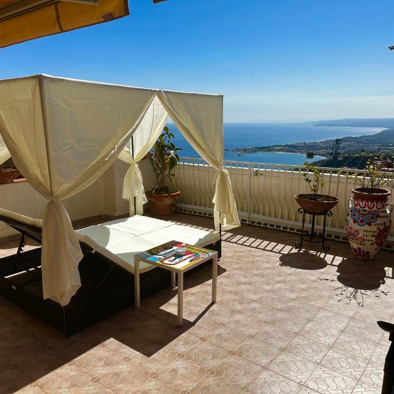 Villa Greta Hotel Rooms & Suites - Suite with Terrace - 5