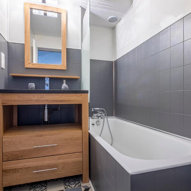 Superbe appartement avec parking gratuit en centre ville et aux pieds des pistes - Apartment mit 1 Schlafzimmer - 7