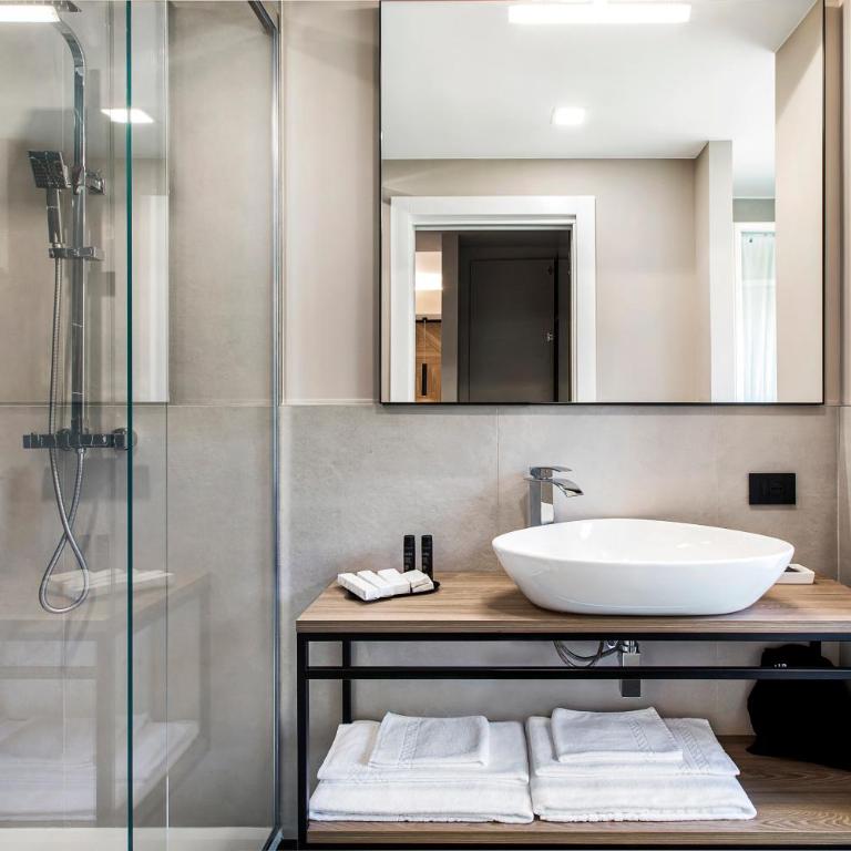 Reflection Boutique Hotels - Camera King con Vista Lago - 5